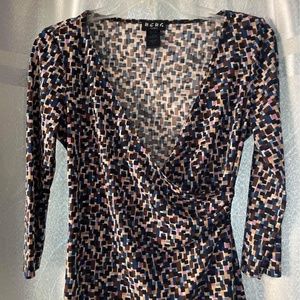 BCBG Womens  Pattern , 3/4 sleeve , V neck  blouse. Size Small